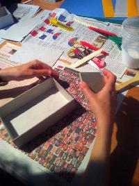 Taller de cartonatge: fent un estoig